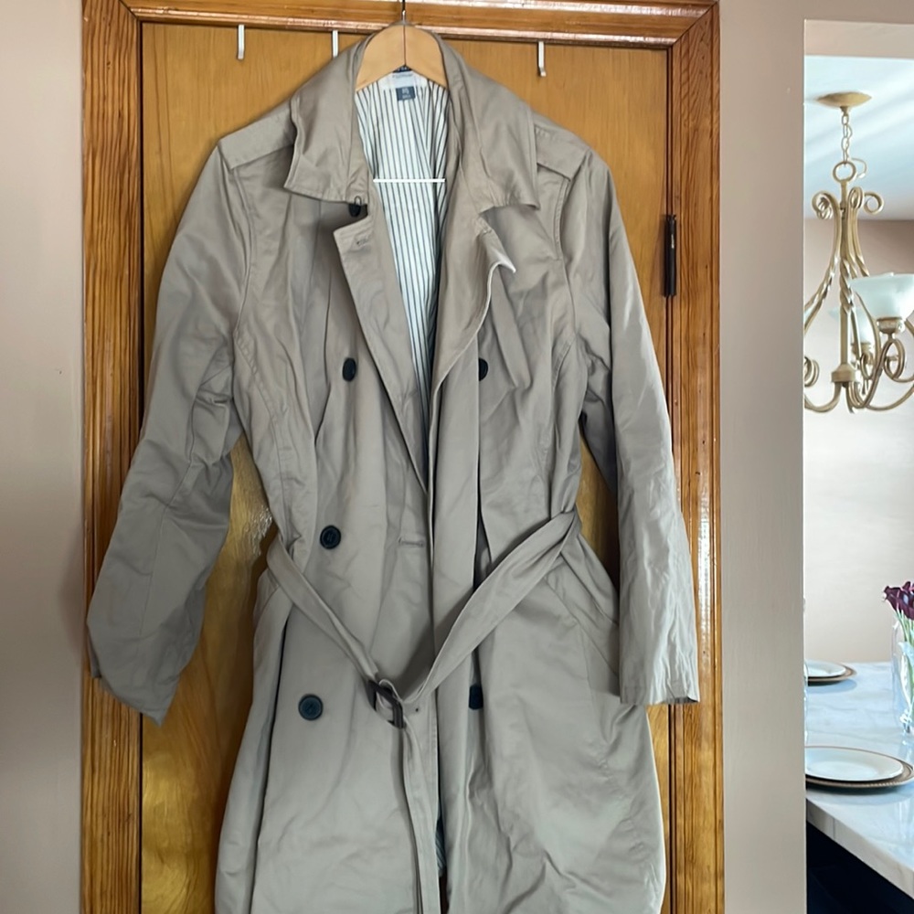 Belted khaki trench